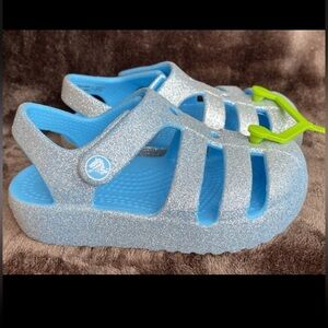 NWT Girl’s Crocs Classic Fisherman Sandals Size 7 Glitter Blue Lightweight